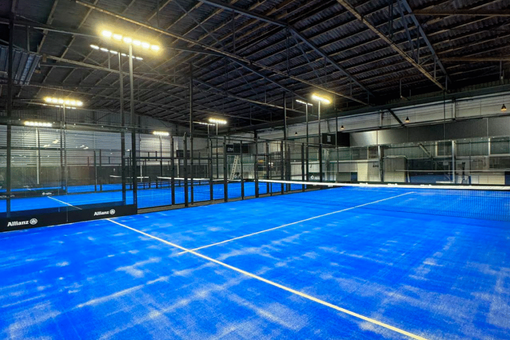 Indoor padel in winter conditions